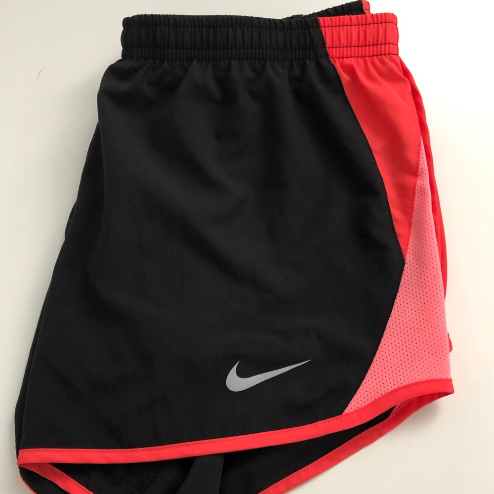 women’s black and pink running shorts